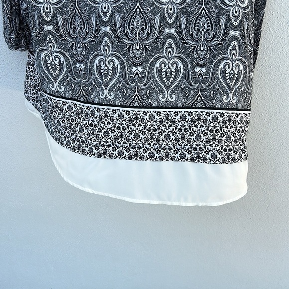 Rose + Olive Black and White Paisley Tunic with cream sheer trim in a Size 2X - Picture 2 of 6